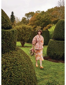 Harper_s_Bazaar_UK__March_2018-4.jpg