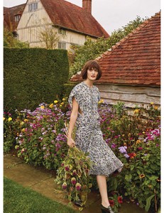 Harper_s_Bazaar_UK__March_2018-7.jpg