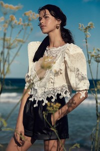 Harpers-Bazaar-Australia-March-2018-Georgia-Fowler-Victoria-Lee-Darren-McDonald-3.thumb.jpg.9997723b2f4fd619116127be660e6a97.jpg