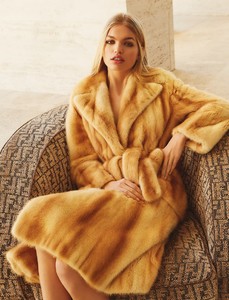 Harpers-Bazaar-Russia-March-2018-Daphne-Groeneveld-Agata-Pospieszynska-5.thumb.jpg.b2e0d499ce15b89ff97c77faea905457.jpg