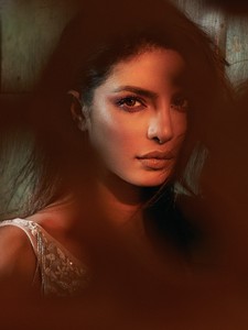 Harpers-Bazaar-Vietnam-March-2018-Priyanka-Chopra-6.thumb.jpg.75626ff52dccc97cf13dd1a61c522dbf.jpg