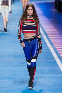 Hilfiger-RS18-1793-2.thumb.jpg.a2a07006cd97f3de633432f2574b90e4.jpg