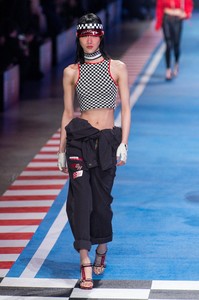 Hilfiger-RS18-1826-2.thumb.jpg.3ff9df224d814868a16f1747cca7d311.jpg