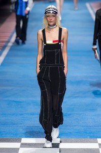 Hilfiger-RS18-1942-2.thumb.jpg.0145ef87a4432b7ac986eefe7d7f3a77.jpg