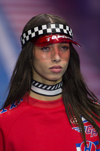 Hilfiger-clpa-RS18-2128.thumb.jpg.a6e046fc46d1249ae428a1f87fc1120a.jpg