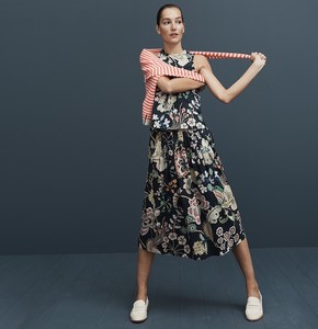 J-Crew-Liberty-2018-Lookbook05.thumb.jpg.28533a184c8139b4b21be1be12781a2e.jpg