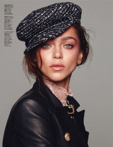 Jena-Goldsack-Beauty01.thumb.jpg.3853990b0e81d94623e7c904639fc00b.jpg