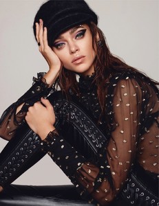 Jena-Goldsack-Beauty05.thumb.jpg.849ab95cbe6c9c4f4070522770181880.jpg