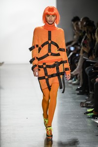 Jeremy-Scott-RF18-0143.thumb.jpg.6dbc185422d937af47b33417ddda6fac.jpg