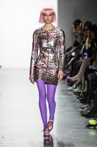 Jeremy-Scott-RF18-0676.thumb.jpg.6b9ca3d898fd373868738dd7a86c8f97.jpg
