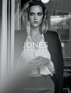 Jones-Spring-Summer-2018-Campaign50928.thumb.jpg.b3f978430ec514a6cfd671cccc98e705.jpg