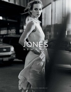 Jones-Spring-Summer-2018-Campaign67455.thumb.jpg.9d6fd7a863a86db8859601eca9133d0d.jpg