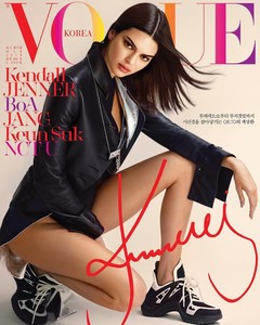 Kendall-Jenner-Model01.thumb.jpg.aad473e523c2333f3308a684630c6aed.jpg