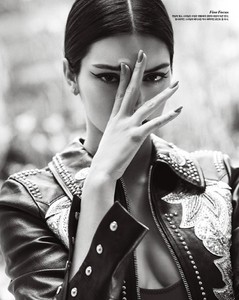 Kendall-Jenner-Model08.thumb.jpg.65e2e8545528186d2ac83489f2565ed1.jpg