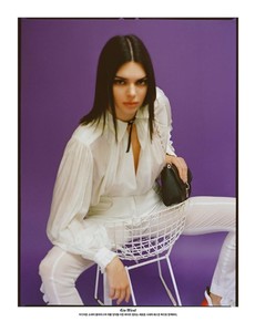 Kendall-Jenner-Model10.thumb.jpg.c6677ee47e7881478472cbe40adbf9bd.jpg