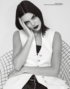 Kendall-Jenner-Model12.thumb.jpg.15d1c405196ebee8facbeb1daea7a034.jpg