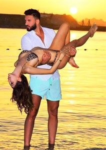 Nabilla-Benattia-Feet-3269389.thumb.jpg.f1ac77d08974c76538333c0170de4cbe.jpg