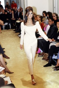 PRADA-SPRING-1992-RTW-12-HELENA-BARQUILLA-CN10033837.thumb.jpg.ec5c2c9d126794e7fa7e1ef0f97a43ab.jpg
