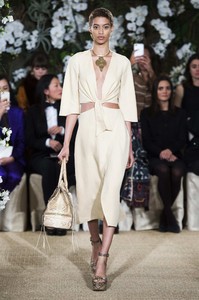 Ralph-Lauren-fall-2017-fashion-show-the-impression-03.thumb.jpeg.b66364334cab9c1795c6919a3c39cefa.jpeg