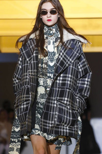 Self-Portrait-RTW-FW18-NY-1762-1518258606-bigthumb.jpg