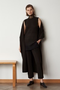 TSE-Cashmere-Fall-2018-Giedre-Dukauskaite-1-2.thumb.jpg.466b20bd4e4ff584cd9bb6ecd2317e74.jpg