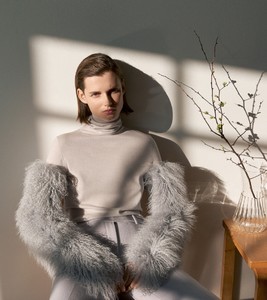 TSE-Cashmere-Fall-2018-Giedre-Dukauskaite-1.thumb.jpg.a18c9d98a67eac61b74ff349511e80b4.jpg