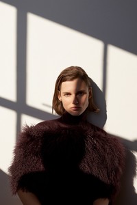 TSE-Cashmere-Fall-2018-Giedre-Dukauskaite-16.thumb.jpg.5b4d75a99110f5970b8aa7f880368fa5.jpg