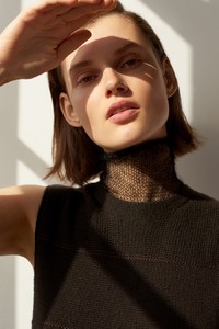 TSE-Cashmere-Fall-2018-Giedre-Dukauskaite-2.thumb.jpg.4b5d62248d2750dcee59ae1349d741ca.jpg