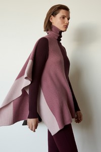 TSE-Cashmere-Fall-2018-Giedre-Dukauskaite-21.thumb.jpg.1673dc5fff97e8e1e4123808df25d57a.jpg