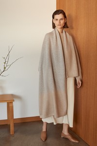 TSE-Cashmere-Fall-2018-Giedre-Dukauskaite-24.thumb.jpg.93d66db3a285586699f44daa7d0666fa.jpg