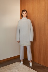 TSE-Cashmere-Fall-2018-Giedre-Dukauskaite-27.thumb.jpg.31605944090eb00646a35f8279c1f97d.jpg