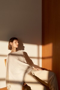 TSE-Cashmere-Fall-2018-Giedre-Dukauskaite-29.thumb.jpg.e30970fb94637bcfda6ff7f17d264254.jpg