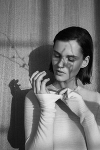 TSE-Cashmere-Fall-2018-Giedre-Dukauskaite-31.thumb.jpg.ff81bb0b66e87f0e2df1cc6aabb2cd05.jpg