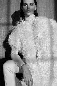 TSE-Cashmere-Fall-2018-Giedre-Dukauskaite-35.thumb.jpg.e039dc660feb9bf8af897139901a50a2.jpg