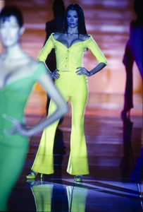 VERSACE-SPRING-1993-RTW-27-CN10046301.thumb.jpg.27d41dea6ba8a897c39073c059cacfad.jpg