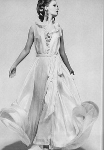 VOGUEUK6605.thumb.jpg.fbd49ee5961d33145212e5d5ac3da324.jpg