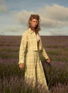 Wool-Magazine-Spring-2018-Ondria-Hardin-Saskia-Wilson-3.thumb.jpg.3872657a19bcc8e5977b31a326e05adb.jpg