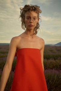 Wool-Magazine-Spring-2018-Ondria-Hardin-Saskia-Wilson-5.thumb.jpg.4e0890f005ac375961a30713631ccce6.jpg