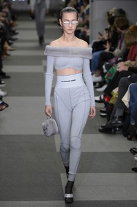 alexander-wang-rf18-0404.thumb.jpg.a078015b649e071e110c1cf9d07cb6e9.jpg