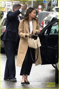 alicia-vikander-michael-fassbender-madrid-04.thumb.jpg.a56d81b82a5cb2f81c99634c08dd4d4c.jpg
