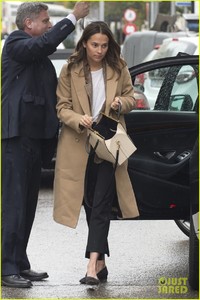 alicia-vikander-michael-fassbender-madrid-09.thumb.jpg.3ee248db508e54ec7dabda5a4cdcfdfa.jpg