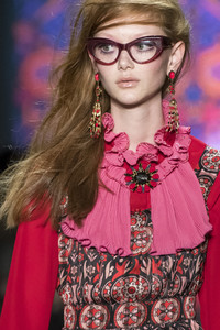 anna-sui-clp-rf18-0050.thumb.jpg.0311fb92604043014068bc27cee1c60f.jpg