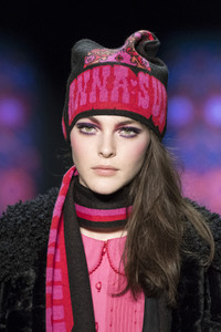 anna-sui-clp-rf18-0078.thumb.jpg.655779b1a6851f3c0b681b012a8de905.jpg