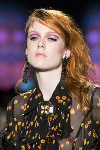 anna-sui-clp-rf18-0222.thumb.jpg.9ecf3af8b00dd02d06a9bb5c5ded0f0d.jpg