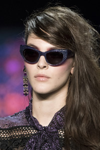 anna-sui-clp-rf18-0676.thumb.jpg.18049b611af9215511a783d1770fb145.jpg