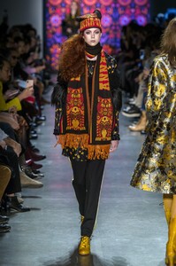 anna-sui-rf18-0154.thumb.jpg.c12b8de74200dfdb5b8571595cb432b0.jpg