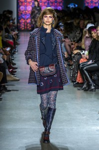 anna-sui-rf18-0300.thumb.jpg.a5dbe52f8fe0487a6916e61329493707.jpg