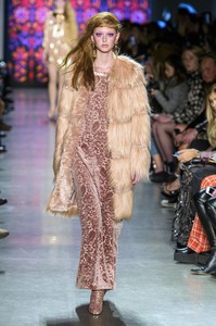 anna-sui-rf18-0612.thumb.jpg.ee9fa4d1b73dfa6bfc9bece3d65f4c9e.jpg