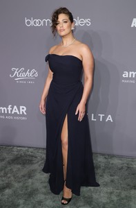 ashley-graham-2018-amfar-gala-in-nyc-4.jpg