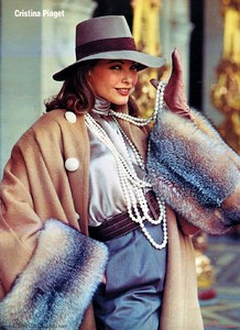 bb_ChristinaPiaget_1992_07_DIOR_HC_FW92_HOLA_0311.thumb.jpg.8781202480b8acb550afab41ac4085b4.jpg